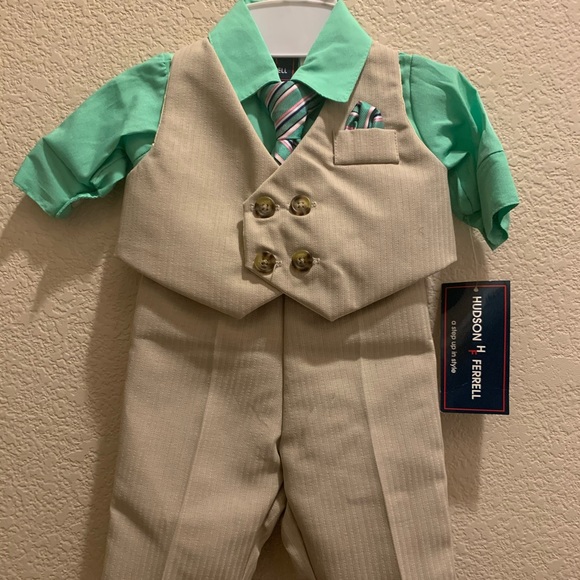 Hudson Ferrell - Suit - Picture 5 of 5